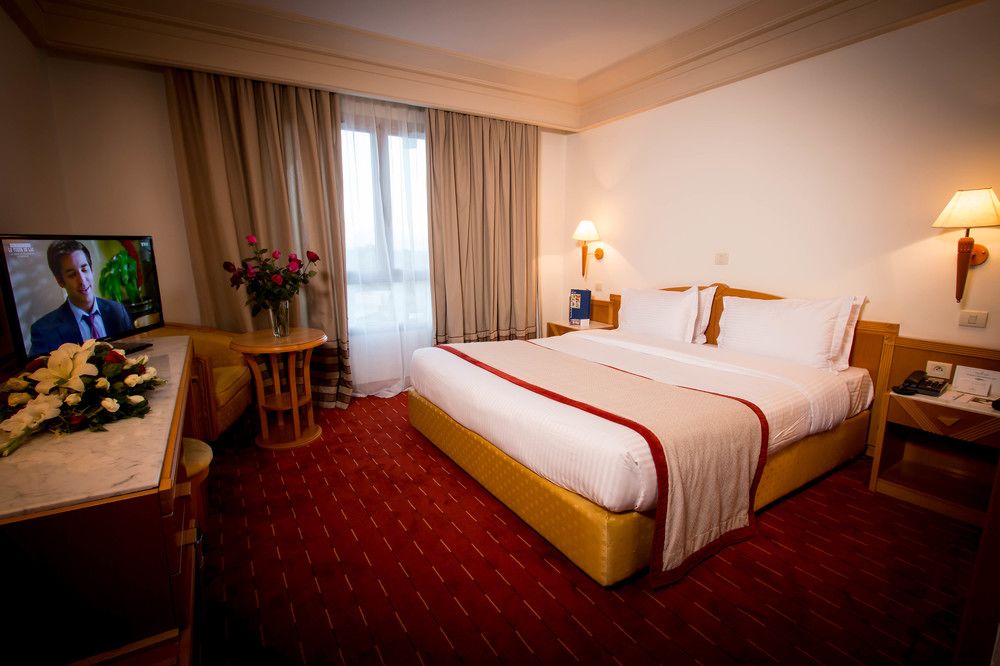 Golden Tulip El Mechtel