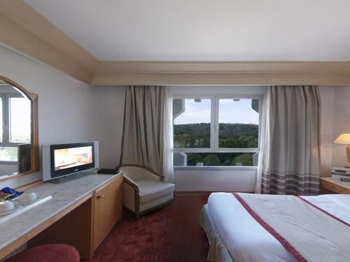 Golden Tulip El Mechtel