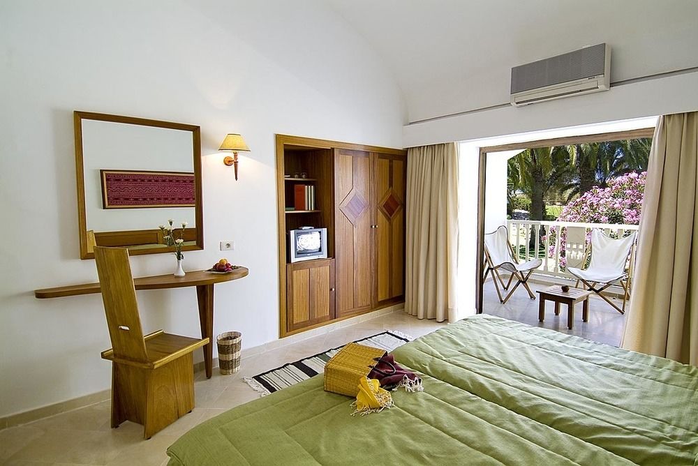Les Orangers Beach Resort &  Bungalows