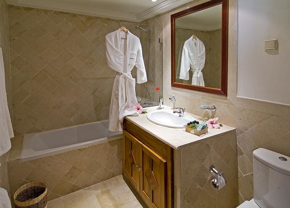 Les Orangers Beach Resort &  Bungalows