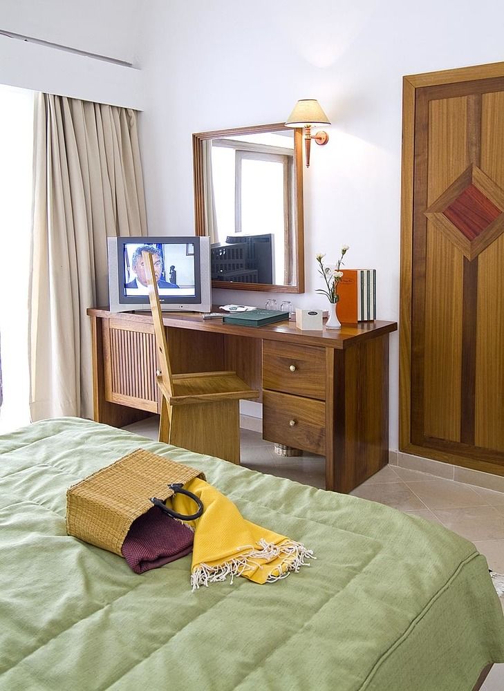Les Orangers Beach Resort &  Bungalows