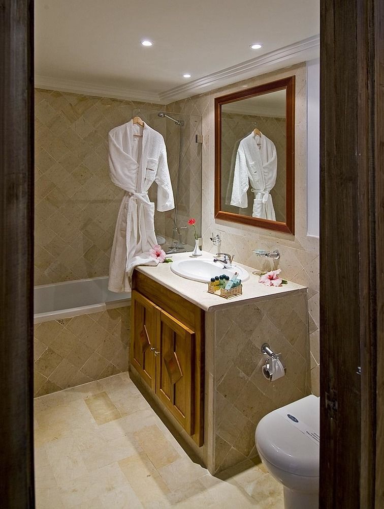 Les Orangers Beach Resort &  Bungalows
