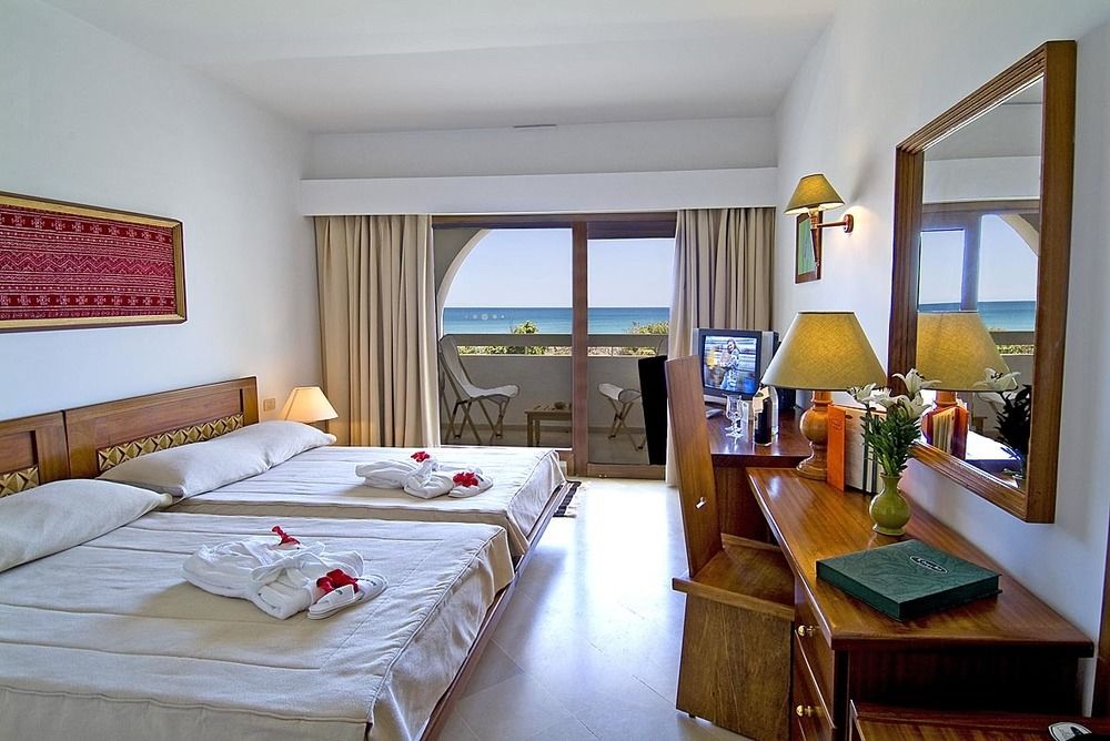 Les Orangers Beach Resort &  Bungalows