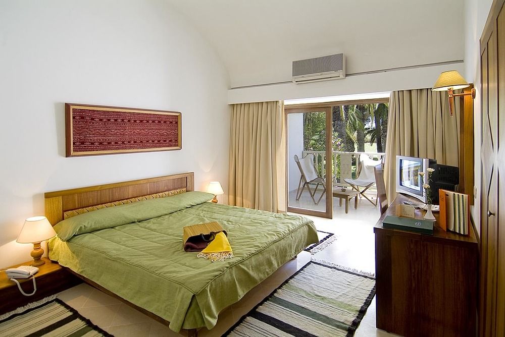 Les Orangers Beach Resort &  Bungalows