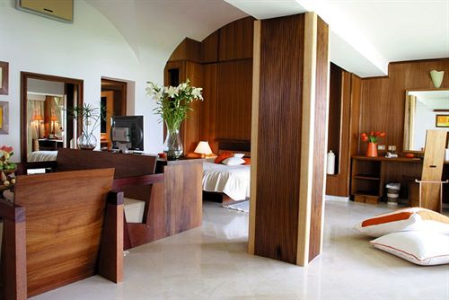 Les Orangers Beach Resort &  Bungalows
