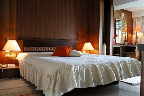 Les Orangers Beach Resort &  Bungalows