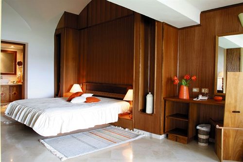 Les Orangers Beach Resort &  Bungalows