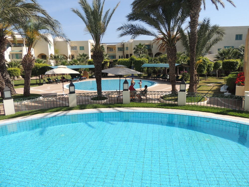 Suites Hôtel Les Charmilles & Spa
