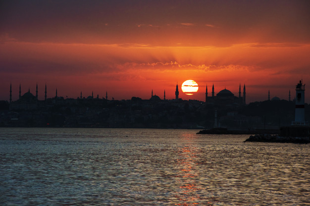 Découvrez Istanbul : La Ville aux Mille Lumières